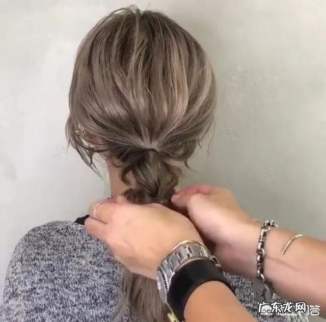 抛弃丸子头,还有哪些好看又日常的发型可以扎?