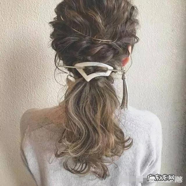 抛弃丸子头,还有哪些好看又日常的发型可以扎?