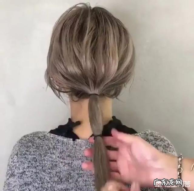 抛弃丸子头,还有哪些好看又日常的发型可以扎?