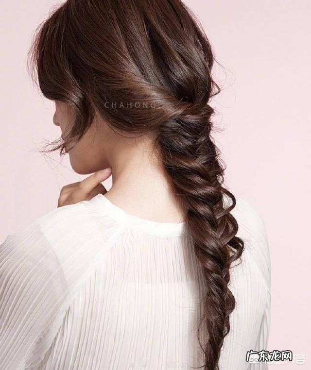 抛弃丸子头,还有哪些好看又日常的发型可以扎?