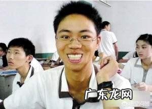 人们喜欢一袭红妆传统美的翁佳娜而不喜欢抖音中的翁佳娜,你认为翁佳娜会红多久?