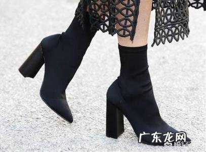 秋季哪些颜色款式的短靴好搭配,又时尚?你最常穿的是哪种?