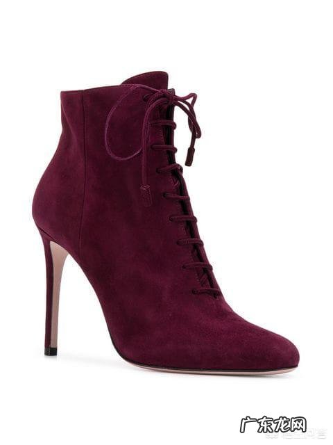 秋季哪些颜色款式的短靴好搭配,又时尚?你最常穿的是哪种?