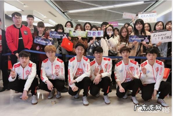 LPL赛区“尴尬一幕”,Condi采访时频频看向女主持,这个主持人如何呢?