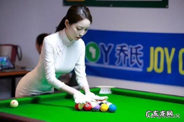 最近很火的台球裁判王钟瑶是什么来头?亨德利为什么夸她是大场面裁判?