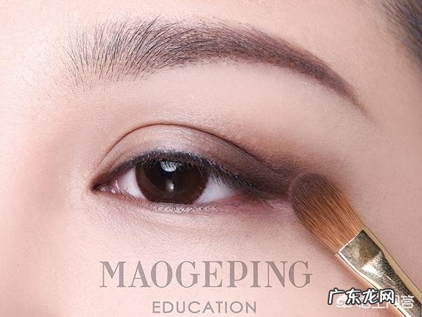 时尚烟熏妆适合化妆新手吗?化妆新手如何化好精致的烟熏眼妆?