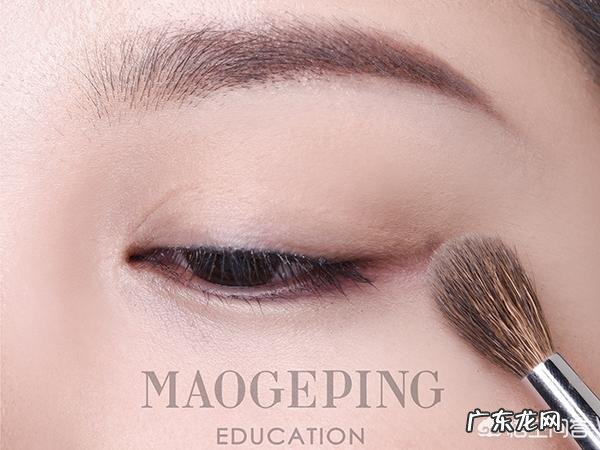 时尚烟熏妆适合化妆新手吗?化妆新手如何化好精致的烟熏眼妆?