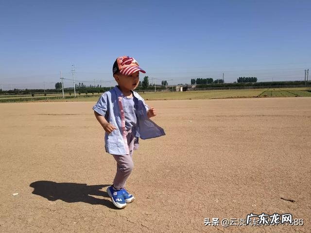 我家孩子上四年级了，学习也挻好就是不遵守课堂纪律目无师长，如何教育呢？