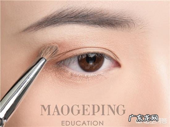 学习化烟熏妆的步骤,清纯优雅的烟熏妆?