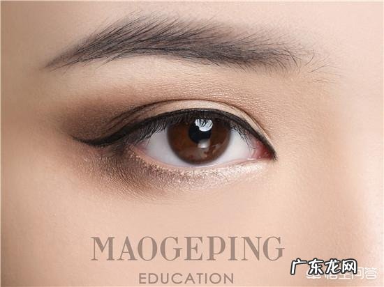 学习化烟熏妆的步骤，清纯优雅的烟熏妆？