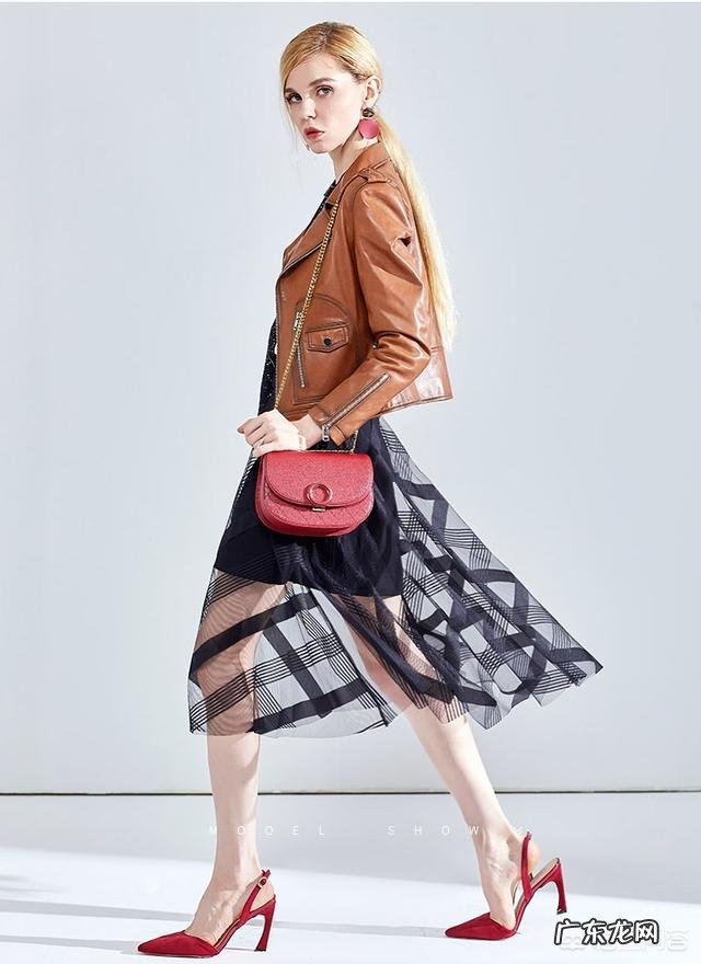 皮衣配什么衣服好看?