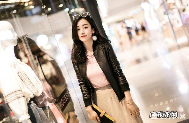 皮衣配什么衣服好看?