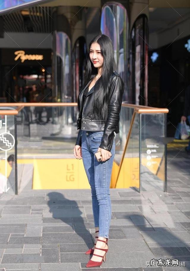 皮衣配什么衣服好看？