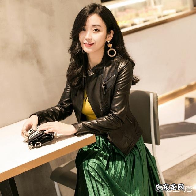 皮衣配什么衣服好看?