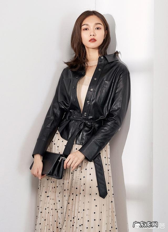 皮衣配什么衣服好看?