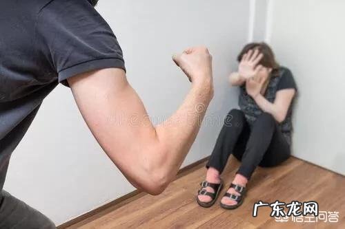 鹤山女子录下被丈夫暴打视频,警方:男子已被刑拘, 你怎么看?