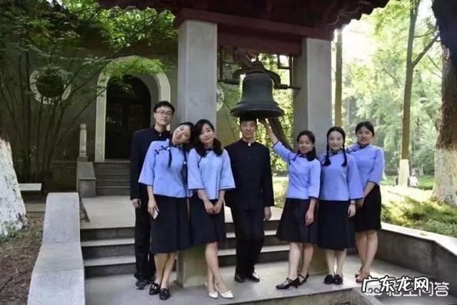 毕业季，穿哪些服装拍摄写真更好看？