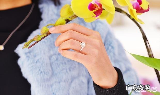 结婚戒指戴哪个手指?戴什么戒指浪漫独特?