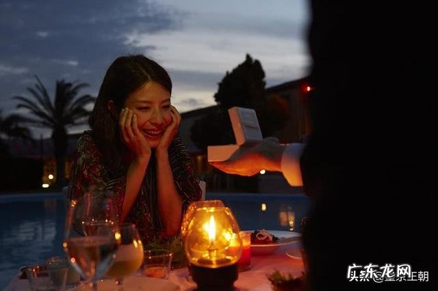 结婚戒指戴哪个手指?戴什么戒指浪漫独特?