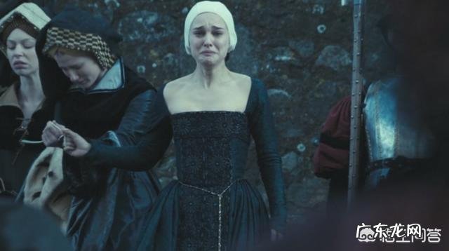 如何评价娜塔莉·多默尔和娜塔莉·波特曼分别饰演的安妮·博林？