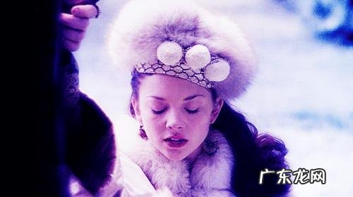 如何评价娜塔莉·多默尔和娜塔莉·波特曼分别饰演的安妮·博林？