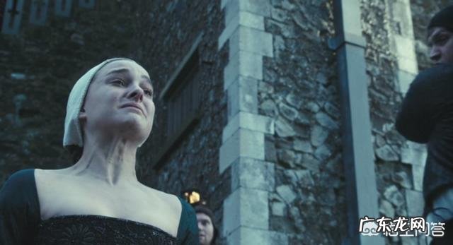 如何评价娜塔莉·多默尔和娜塔莉·波特曼分别饰演的安妮·博林？