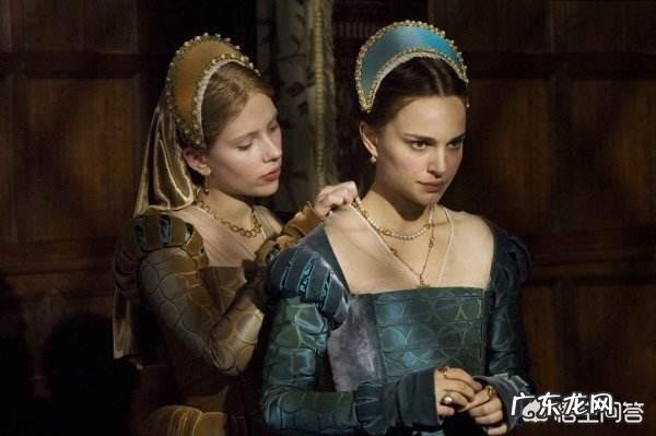 如何评价娜塔莉·多默尔和娜塔莉·波特曼分别饰演的安妮·博林？