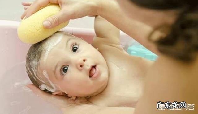 宝宝头上的乳痂可以洗吗?