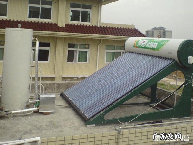 家里装修房屋要购热水器，请问电热水器燃气热水器和太阳能热水器哪一款适合家庭使用？