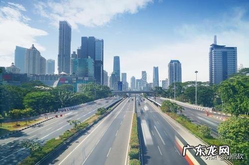 印尼的“雅加达”经济水平和国内的哪个城市相当？