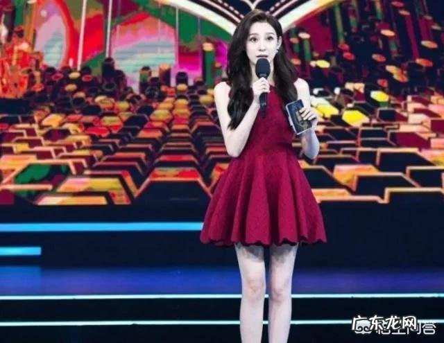 为什么一些电视节目中的女主持人会光着脚穿高跟鞋？