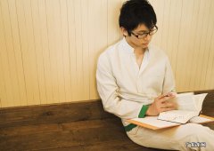 表示看书快的成语