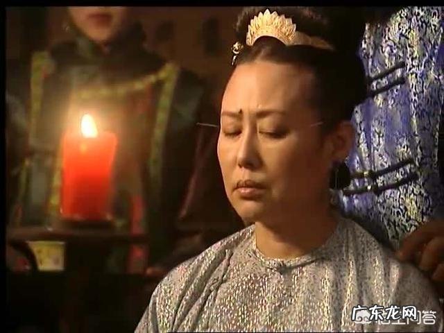 《康熙王朝》中，索额图收养朱三太子的女儿红玉，到底有何意图？对此你有何看法？