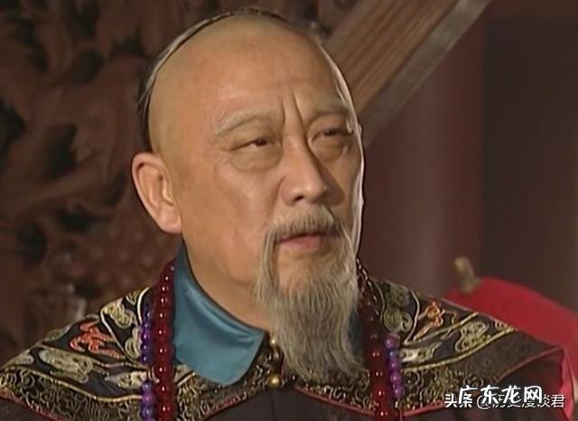 《康熙王朝》中，索额图收养朱三太子的女儿红玉，到底有何意图？对此你有何看法？