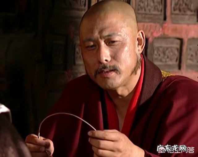 《康熙王朝》中,索额图收养朱三太子的女儿红玉,到底有何意图?对此你有何看法?