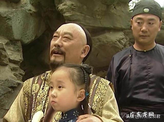 《康熙王朝》中，索额图收养朱三太子的女儿红玉，到底有何意图？对此你有何看法？