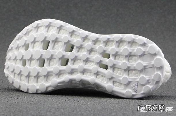 阿迪达斯有哪些适合夏季穿的轻薄透气跑鞋?