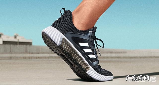 阿迪达斯有哪些适合夏季穿的轻薄透气跑鞋?