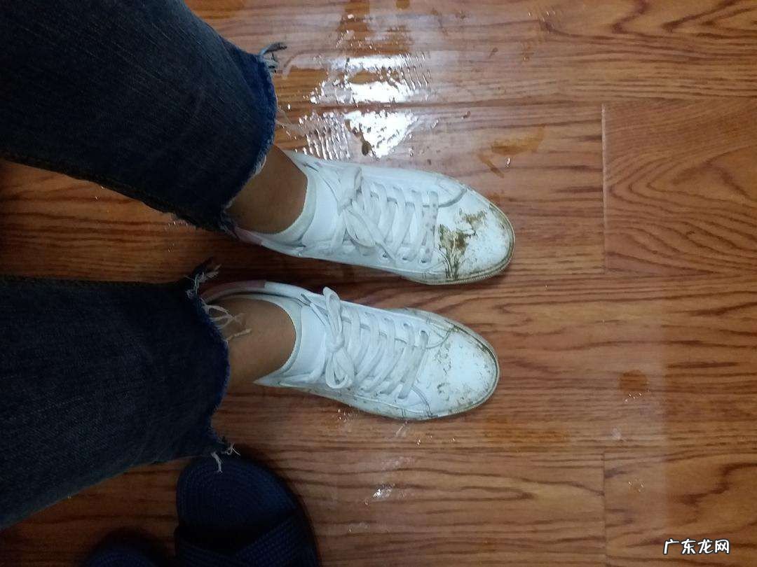 鞋子全部湿透了怎么处理