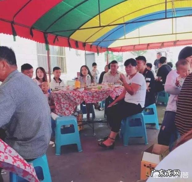 《创造101》中自称“村花”的杨超越真的是农村姑娘吗？