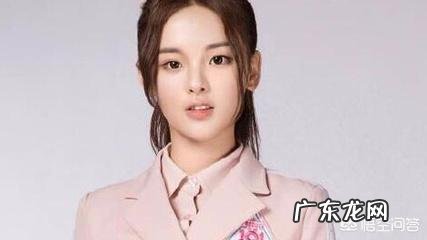 《创造101》中自称“村花”的杨超越真的是农村姑娘吗？