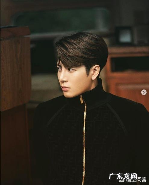 男士有哪些很方便打理但是很酷很有个性的发型?