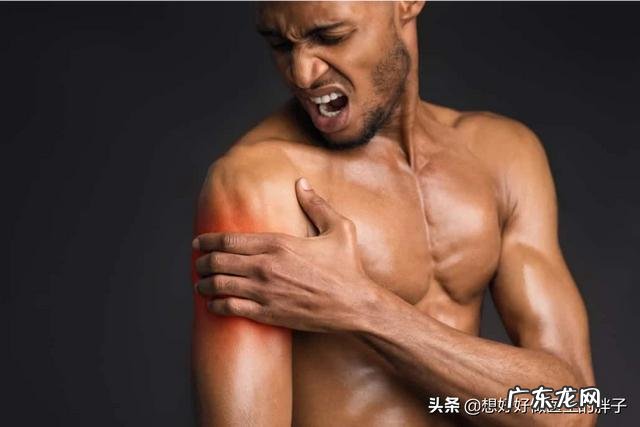手臂酸疼,胳膊都抬不起来,手臂及肩膀疼得钻心刮骨,是什么原因?