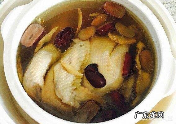 如何自制可口的养颜鸡汤？
