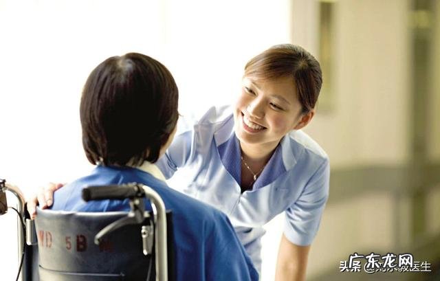 爸爸肺癌晚期医生和妈妈已经放弃治疗了,我接受不了怎么办?