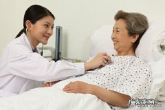 爸爸肺癌晚期医生和妈妈已经放弃治疗了，我接受不了怎么办？