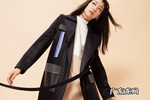 藏青色搭配什么颜色