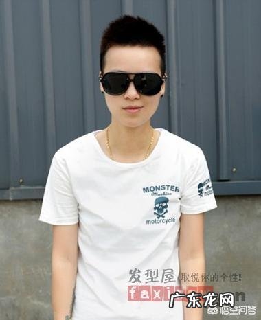 男生发际线高,两边翘适合什么发型?