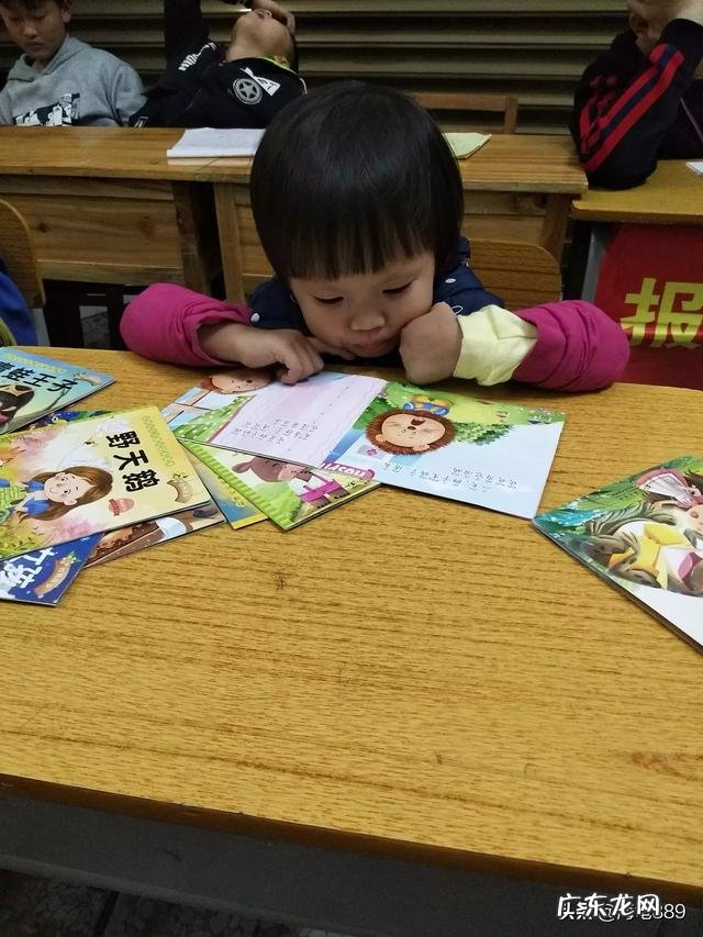 10岁孩子不爱写语文作业，让妈妈帮忙，妈妈心疼孩子又不想包办代替，怎么做好呢？