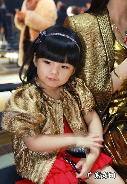 前湖南卫视主持人李湘的日子过得很滋润，她的近况如何？